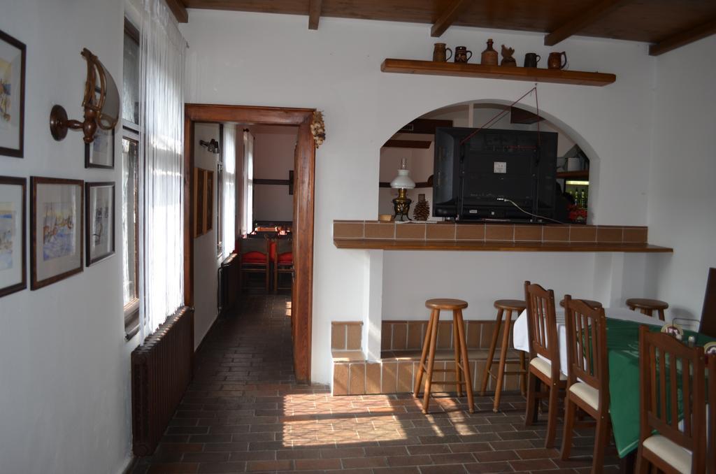 Pension Egida Rez Exterior photo